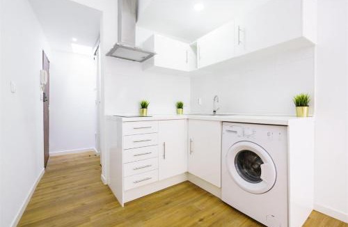 Santos Apartment | Central Lisbon Studio