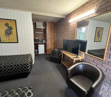 Cessnock Hotel | Cessnock Vintage motor inn