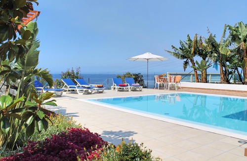 Arco da Calheta Villa | Character villa, access to beach| Villa Do Mar III