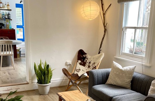 Annandale House | Charming 2 Bedroom Cottage