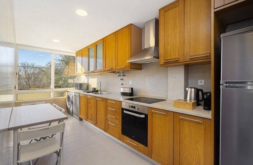 Alges Apartment | Charming 2-Bedroom Flat Near Lisbon & Belém