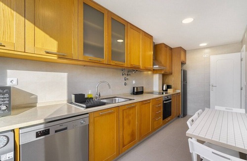 Alges Apartment | Charming 2-Bedroom Flat Near Lisbon & Belém