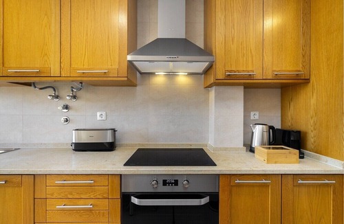 Alges Apartment | Charming 2-Bedroom Flat Near Lisbon & Belém