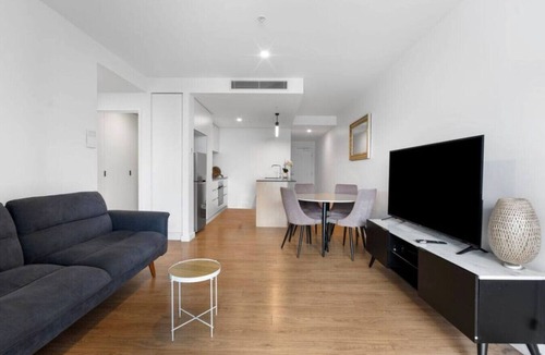 South Brisbane Apartment | Charming 2BR Home with Pool, Gym & Sauna