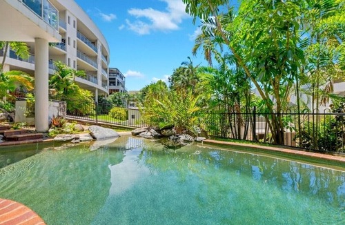 Trinity Beach Apartment | Charming Seaside Apartment with Balcony & Pool, Steps from Trinity Beach