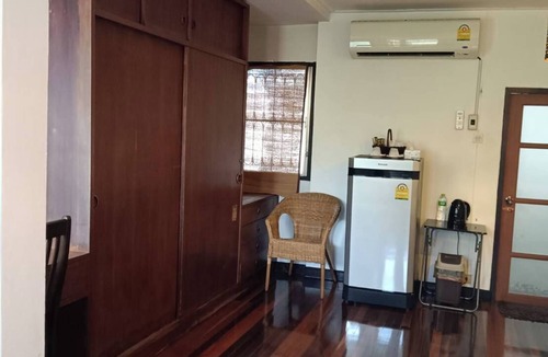 Khanna Yao House | Charming 3-bedroom boutique house with AC in Krung Thep Maha Nakhon