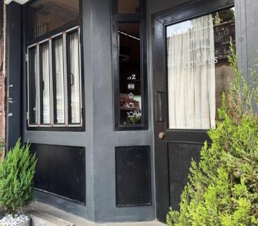Chanthanimit Hostel | Charoen Hostel