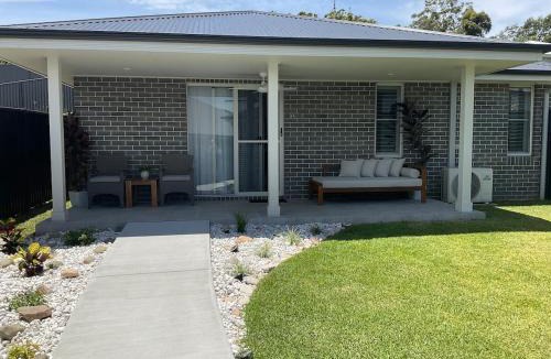 North Boambee Valley House | Chay's Guest House