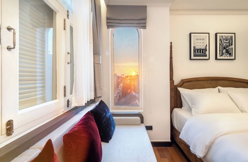 Samran Rat Hotel | Cherie Bangkok Boutique Hotel