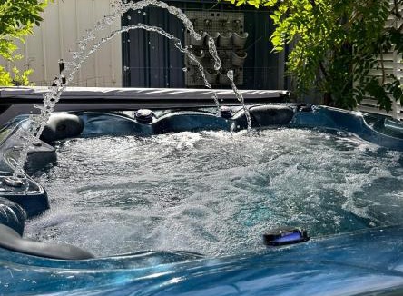 Stanthorpe Bed & Breakfast | Cherry Blossom Cottage-with country charm and spa