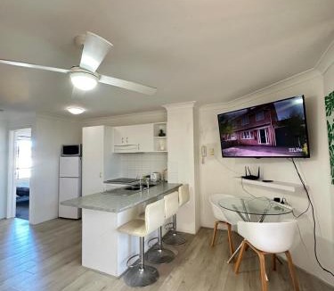 Surfers Paradise Apartment | Chevron Palms