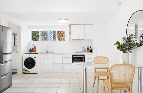 Bridgeman Downs House | Chic 1-Bed Escape with Parking Bridgeman Downs