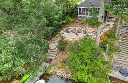 Sturbridge House | Chic & Modern Studio Lakefront House with Loft and private dock on Cedar Lake