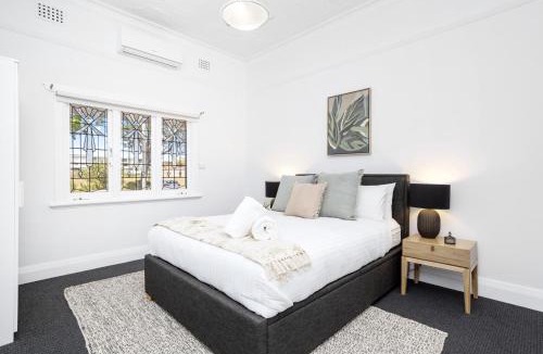 West Perth House | Chic Semi-Detached 2-Bed Home with Outdoor Dining