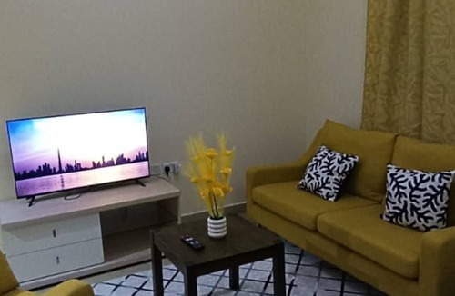 Al Mankhool Apartment | Chic studio with AC and WiFi in wonderful Dubai