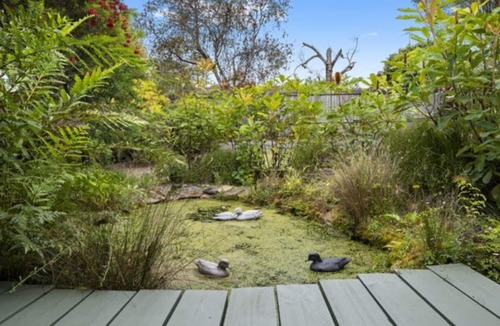 Mount Colah House | Chic Stylish Getaway with Stunning garden view Granny Flat in MC 2079