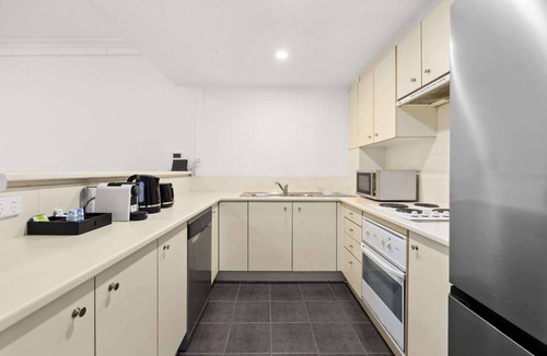 Camperdown Apartment | Chic Urban Escape in Vibrant Camperdown