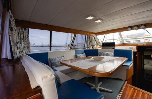 Figueira da Foz Boat Rental | Classic Seadream Yacht