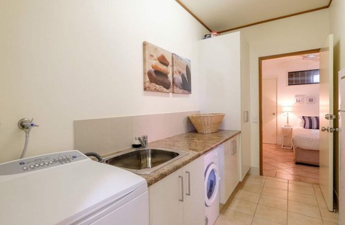 Point Lookout House | Claytons 1 | 4 bedrooms, 2 bathroom, beach front - wonderful!