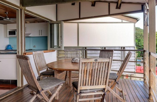 Point Lookout Apartment | Claytons 8 | 3 bed, 2 bath, sensational views, no need for a car! Beachfront :)