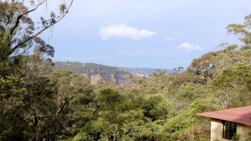 Katoomba House | Cliff Drive On Honeymoon Point