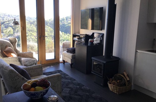 Scott Creek Bed & Breakfast | CloudsNest - secluded hills property