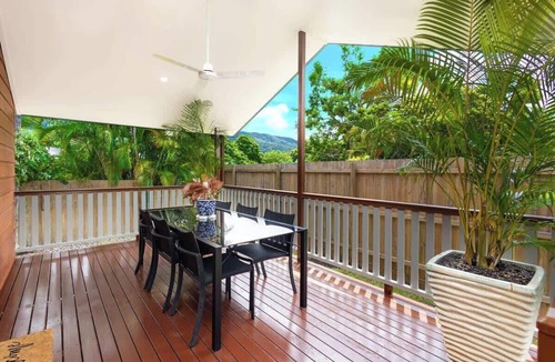 Kewarra Beach House | Coastal Mountain View Cottage for Couples