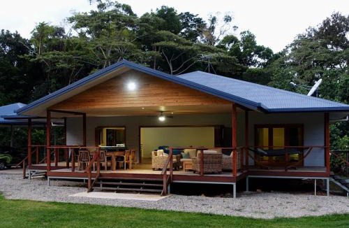 Cape Tribulation House | Coconut Beach House & Cottages