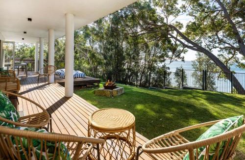 Vincentia House | Collingwood Villa - Waterfront and Pet Friendly