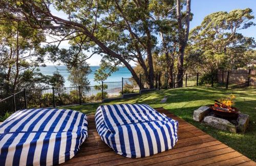 Vincentia House | Collingwood Villa - Waterfront and Pet Friendly