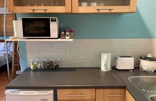 Stanwell Tops Apartment | Comfortable airconditioned apartment