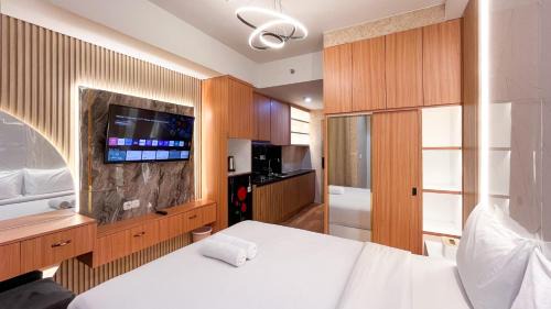 Tetebatu Apartment | Comfortable and Nice Studio Apartment at Delft Ciputra Makassar By Travelio