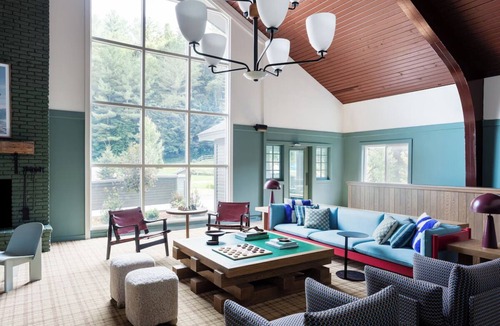Stowe Area Hotel | Comfortable Retreat for Explorers Near Von Trapp Lodge! Outdoor Pool!