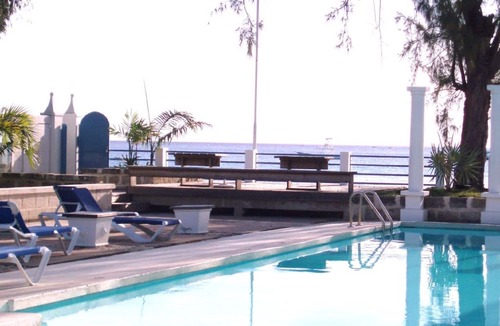 Sunset Crest House | Comfortable & spacious one bed westcoast apartment, near shops, beach and pool.