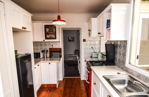 Lithgow House | Comfortable Victorian Terrace close to shops