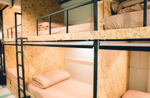 Thanon Phetchaburi Hostel | Comfy Corner Hostel