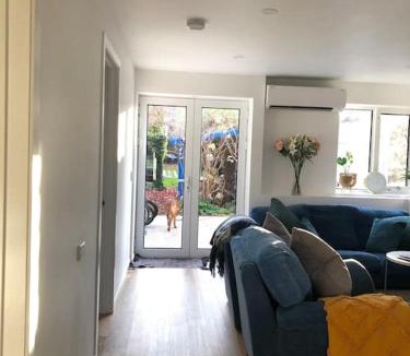 New Town Apartment | Comfy fully contained 2 bedroom home