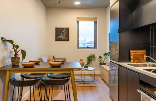 Adelaide Central Business District Apartment | Comfy stay at Switch Living in the Centre of Adelaide - Campus Accommodation