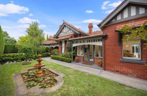 Brighton House | Complete Host Brighton House