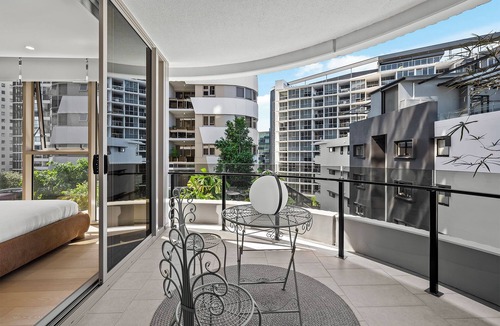 Newstead Apartment | Condo in Newstead