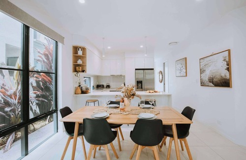 Coolum Beach House | Contemporary Coolum Beach Abode