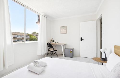 Cabramatta House | Convenient Double Stay in Heart of Cabramatta - Shared Bathroom and Kitchen