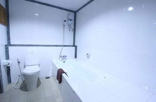 Bang Sao Thong Hotel | Convenient Grand Hotel by Zuzu