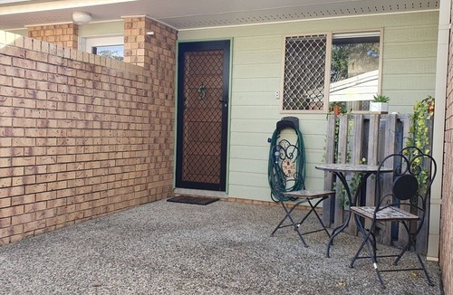 Loganlea House | Convenient, great value 2BR Flat @Loganlea, close to Brisbane & Gold Coast