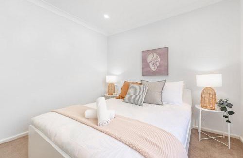 Eastwood House | Conveniently Located Double Room Near Eastwood - Shared Bathroom and Kitchen