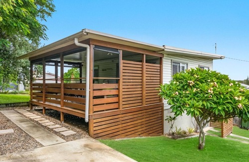 Yamba House | Convent Cottage - Pet-Friendly Central Yamba Escape - Holiday Yamba