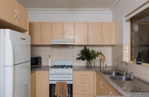 Brighton Apartment | Cool beachside apartment on Jetty Road Brighton