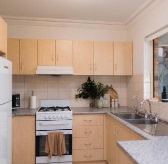 Brighton Apartment | Cool beachside apartment on Jetty Road Brighton