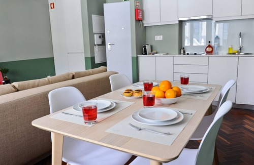 Santo Antonio Apartment | Cosmopolitan Comfort in Lisbon (4A)- by Misha's Pl