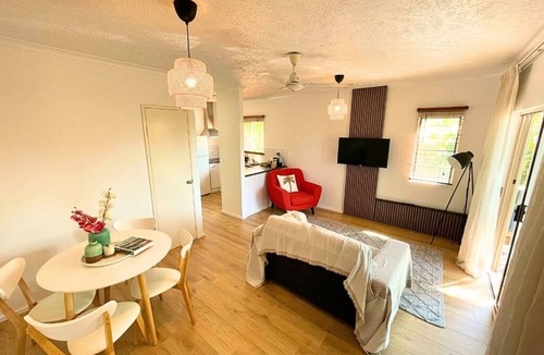 Holloways Beach Resort | Cosy Apartment by the Beach - Holloways Beach, Cairns